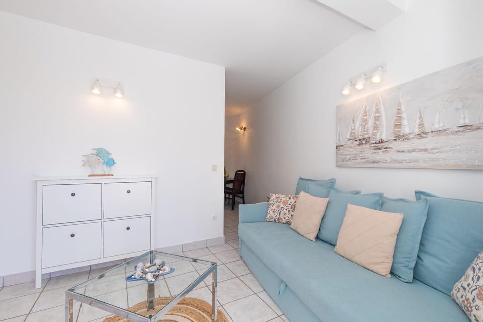 TV and multimedia, Living room, air conditioner