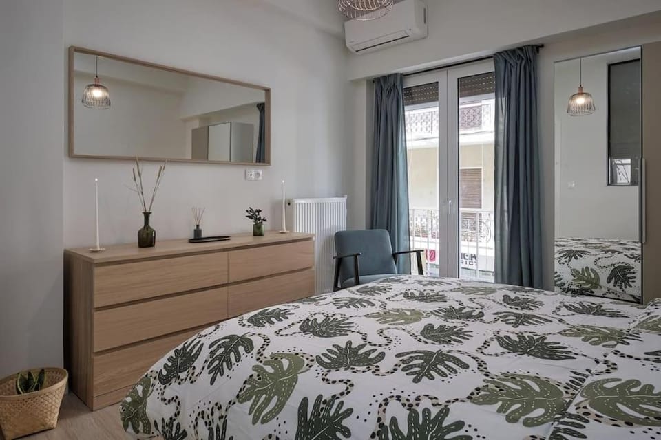 Bed, Photo of the whole room, Bedroom, air conditioner