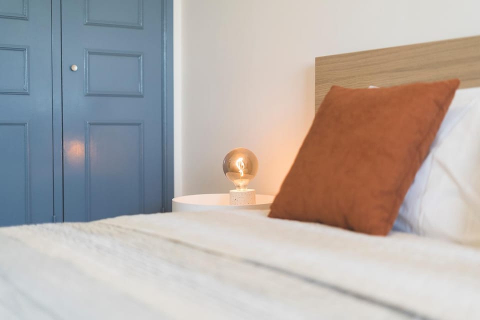 Bed, Photo of the whole room, Bedroom, wardrobe