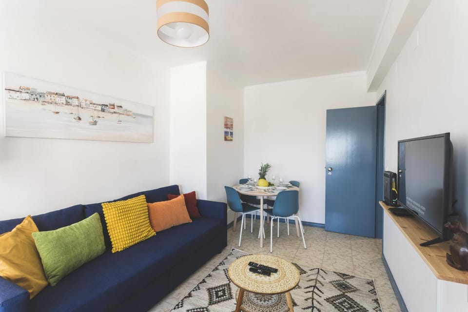 Communal lounge/ TV room, TV and multimedia, Living room, Seating area, Dining area