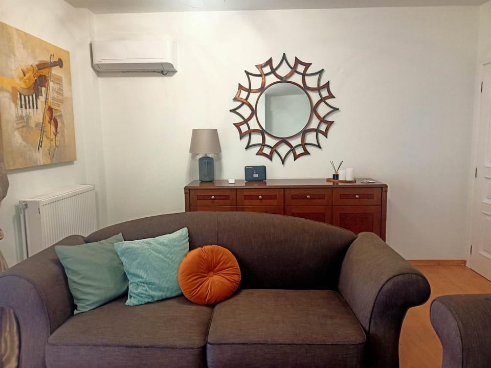 Living room, Seating area, air conditioner