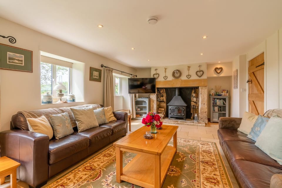 TV and multimedia, Living room, Seating area, flat iron
