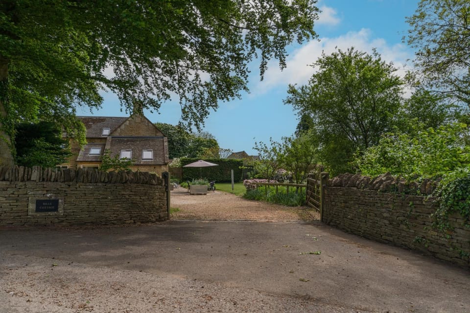 Property building, Facade/entrance, Garden