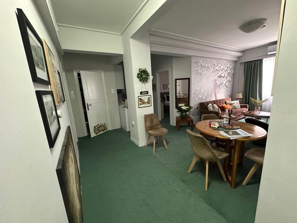 Living room, Seating area, Dining area