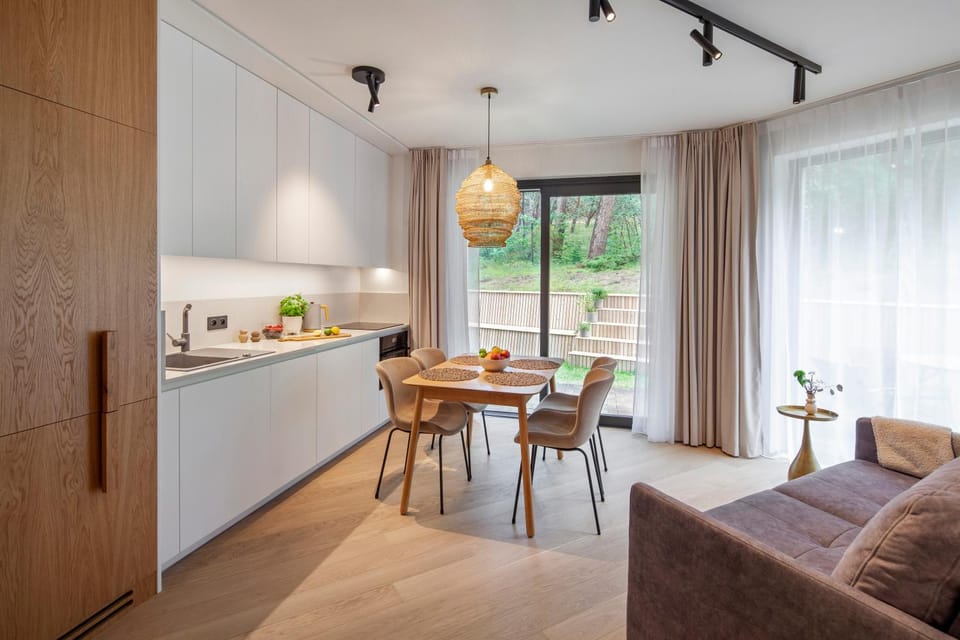 Kitchen or kitchenette, Living room, Seating area, Dining area
