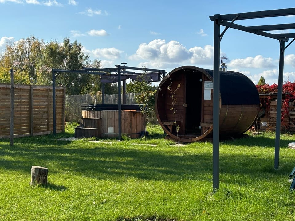 Glamping Stacja Zieleniec w Nałęczowie Luxury tent in Masovian Voivodeship