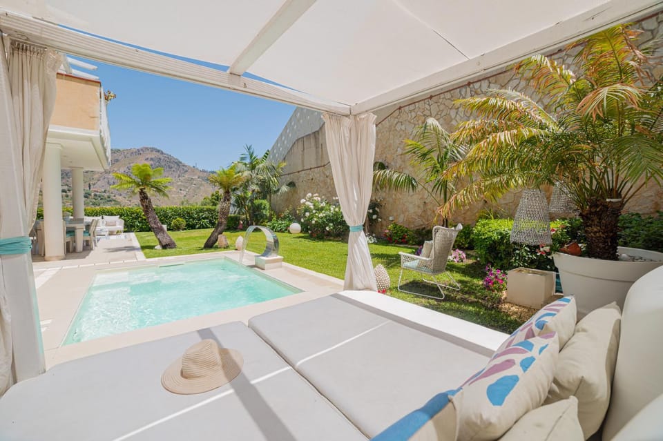 Garden, Hot Tub, Pool view, Swimming pool, hair dresser