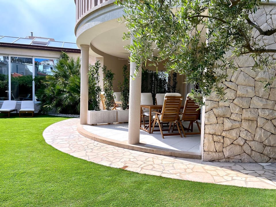 Property building, Garden view