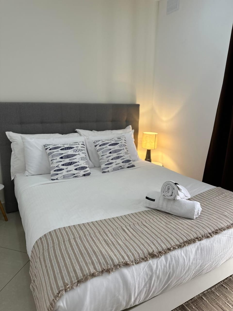 Bed, Bedroom, towels