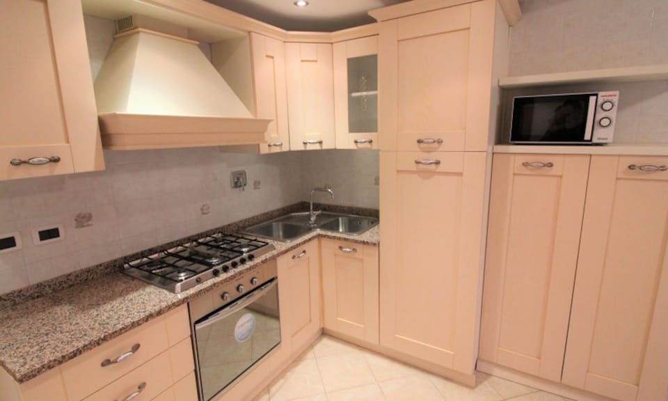 microwave, oven, kitchen