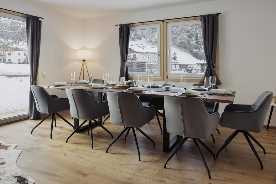 Dining area, kitchen