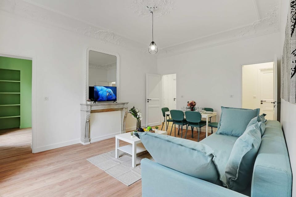 Communal lounge/ TV room, TV and multimedia, Living room, Seating area, Dining area