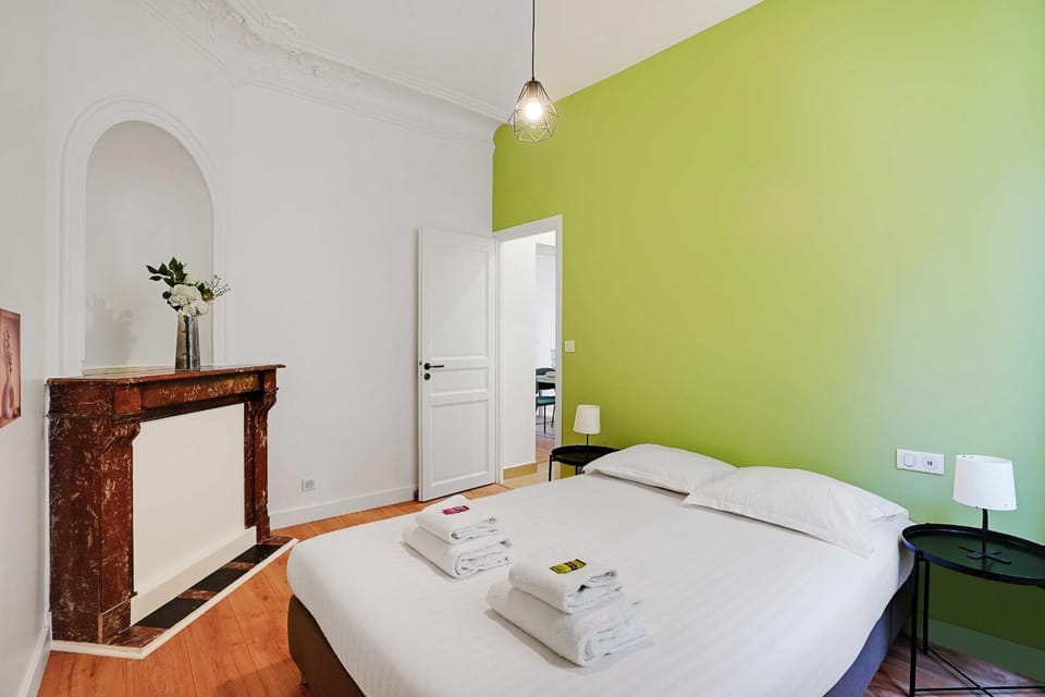 Bed, Photo of the whole room, Bedroom, towels