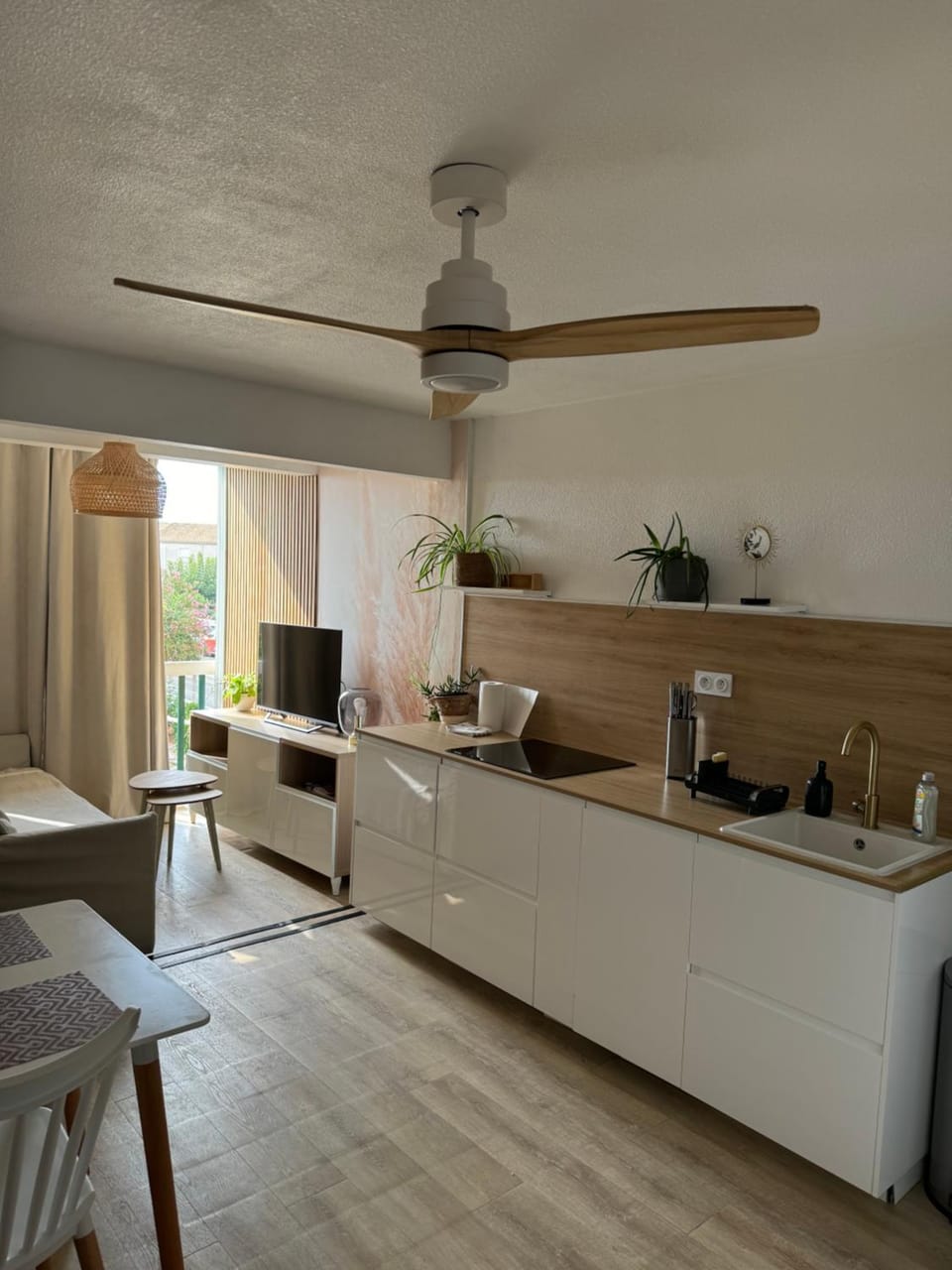 Kitchen or kitchenette, Seating area