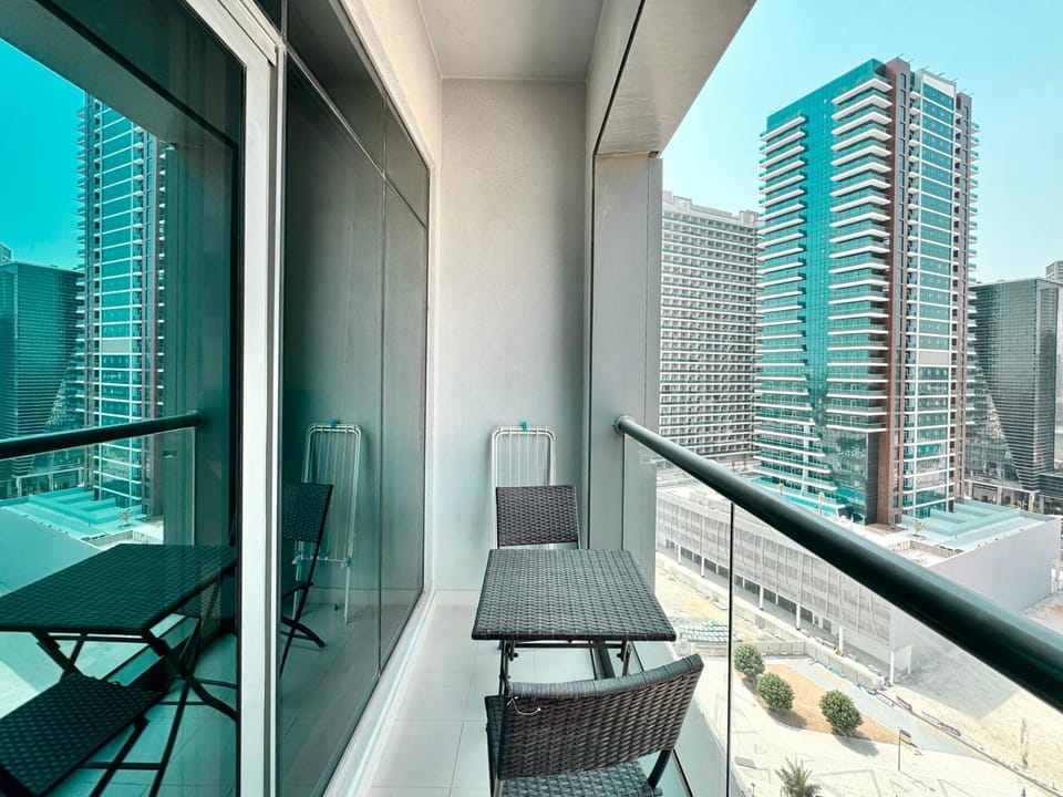 Royal Maison Deluxe 2 Br in Executive Bay Apartment in Dubai