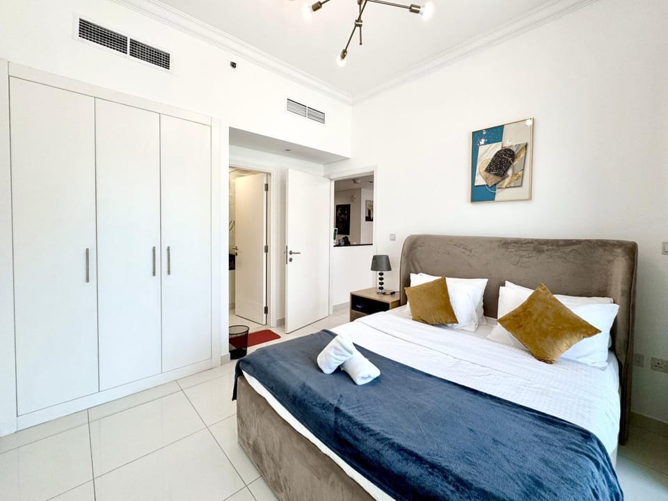 Royal Maison Deluxe 2 Br in Executive Bay Apartment in Dubai