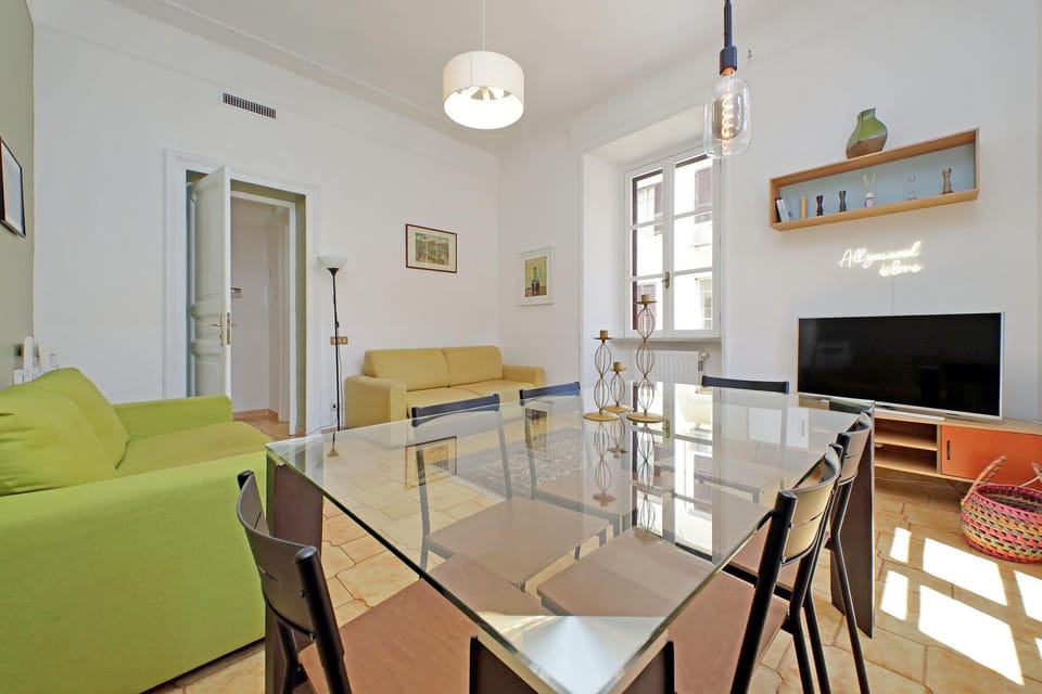 Communal lounge/ TV room
