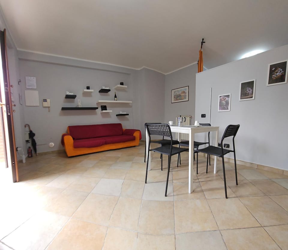 Living room, Photo of the whole room, Seating area, Dining area