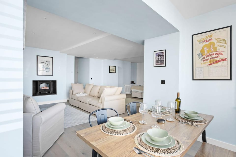 Living room, Seating area, Dining area