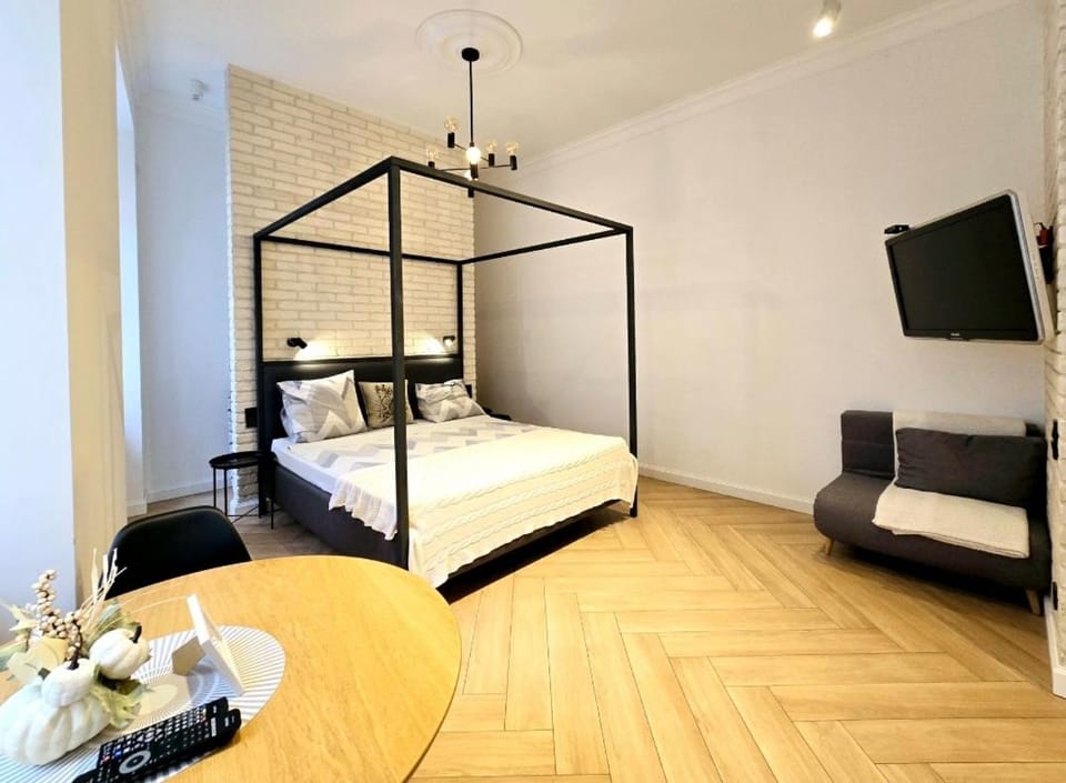 Простора і вишукана квартира в самому серці Львова Apartment in Lviv