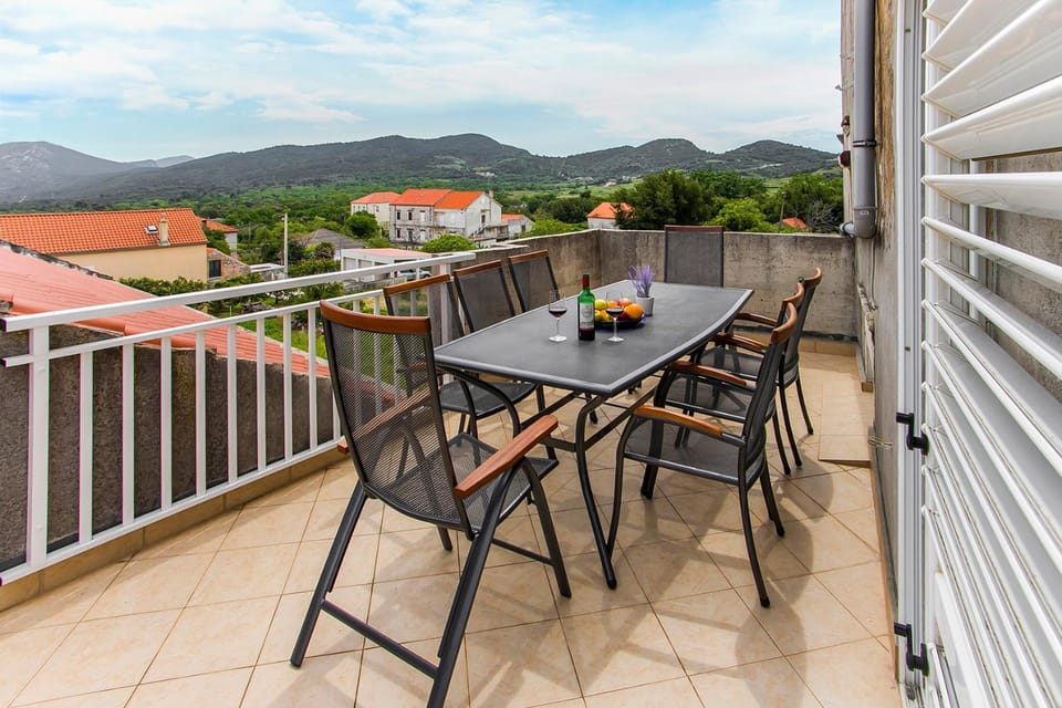 Natural landscape, View (from property/room), Balcony/Terrace, Mountain view