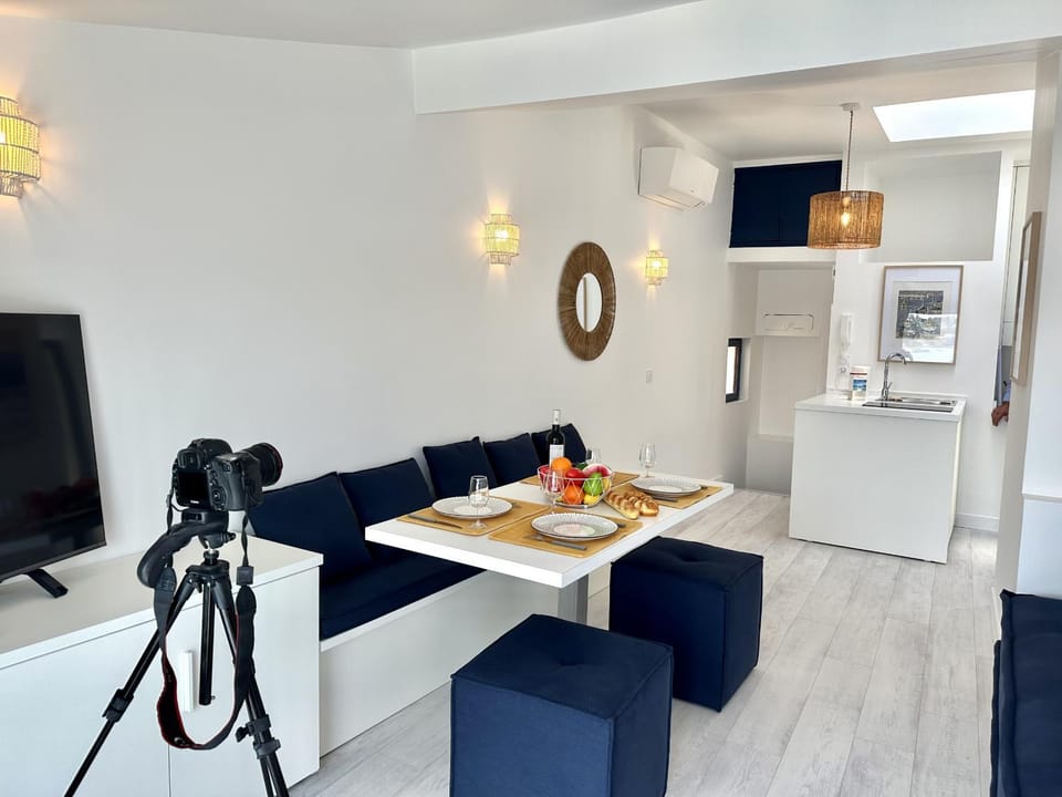 Kitchen or kitchenette, Living room, Dining area