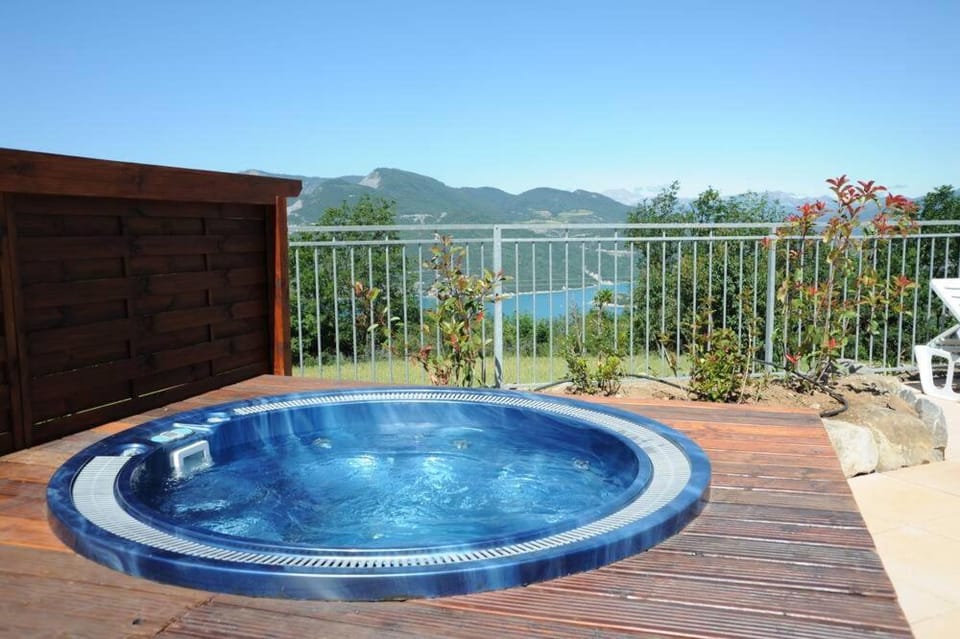 Hot Tub, Lake view, Mountain view