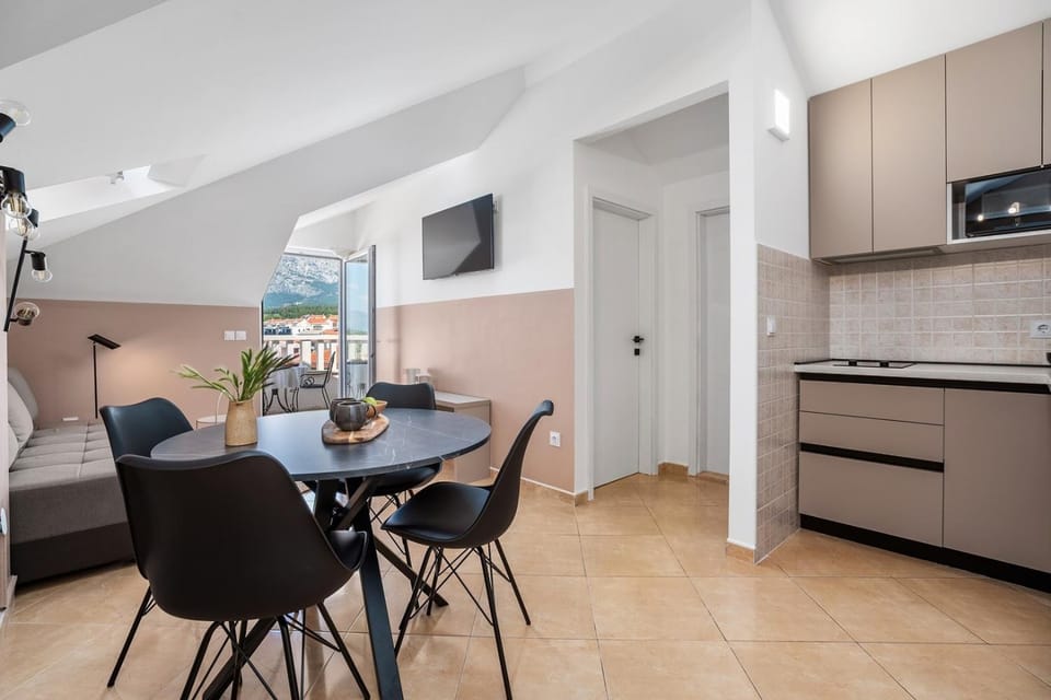 Kitchen or kitchenette, Living room, Dining area