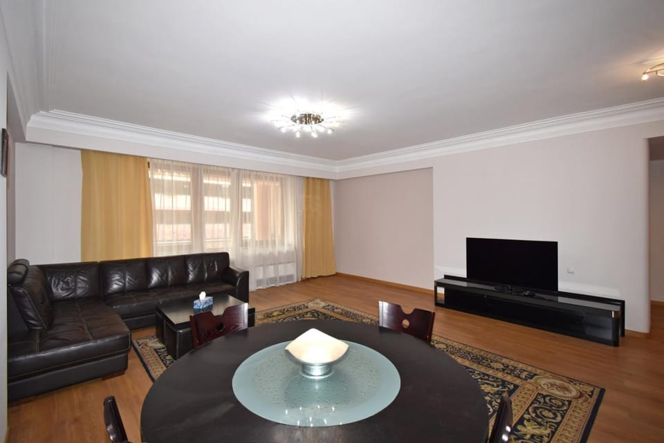 Northern Avenue, 2 bedrooms Luxury & Grand apartment with large balcony HH615 Apartment in Yerevan