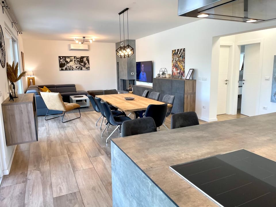 Communal lounge/ TV room, Living room, Dining area