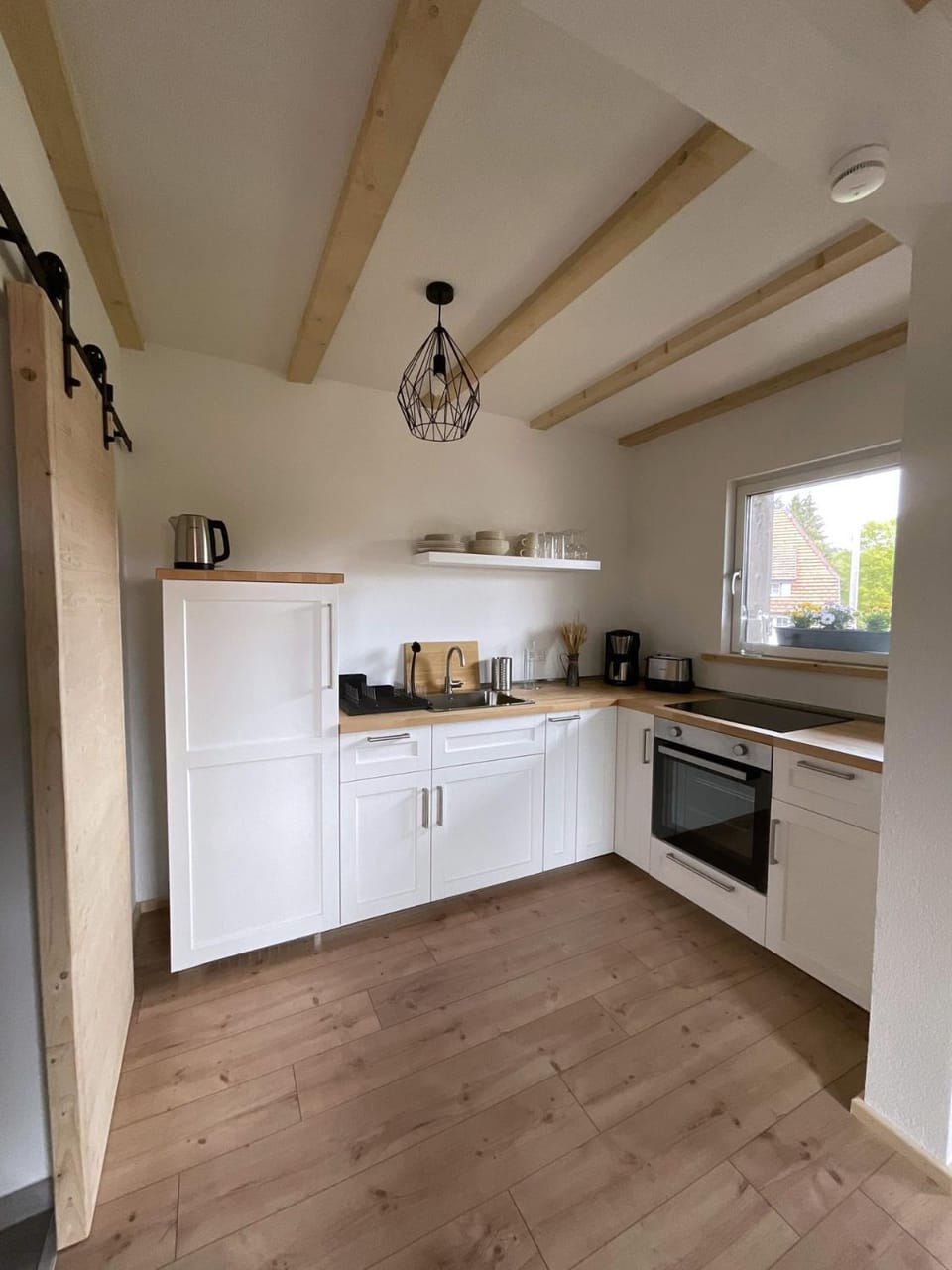 Kitchen or kitchenette, pet friendly, stove, toaster