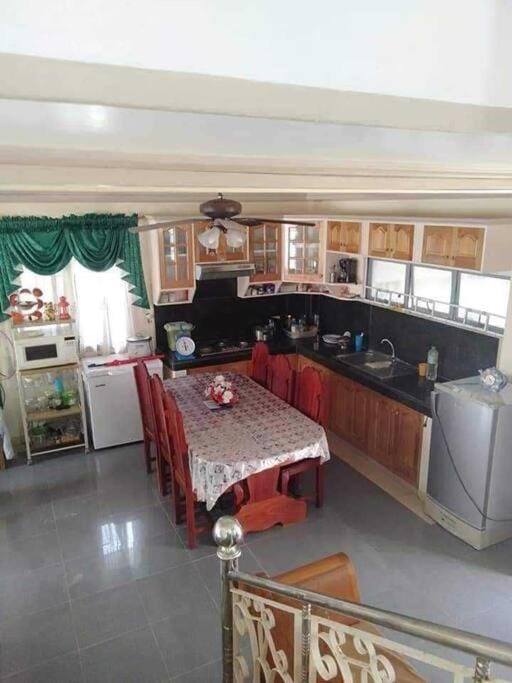 Kitchen or kitchenette, Dining area, minibar