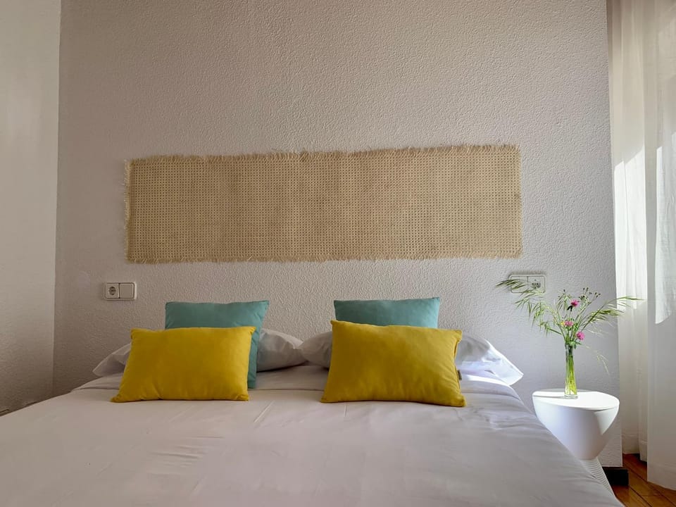 Bed, Photo of the whole room