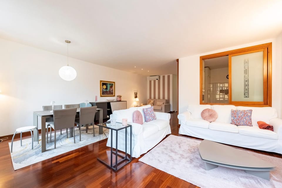 Living room, Photo of the whole room, Dining area