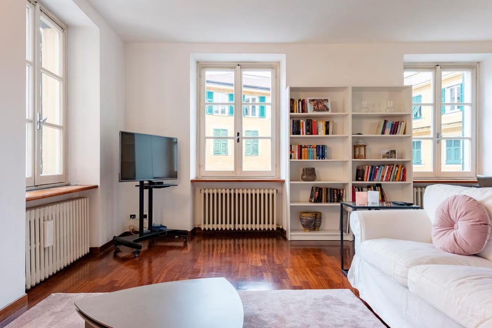 Communal lounge/ TV room, Library, TV and multimedia, Living room, Evening entertainment, hair dresser