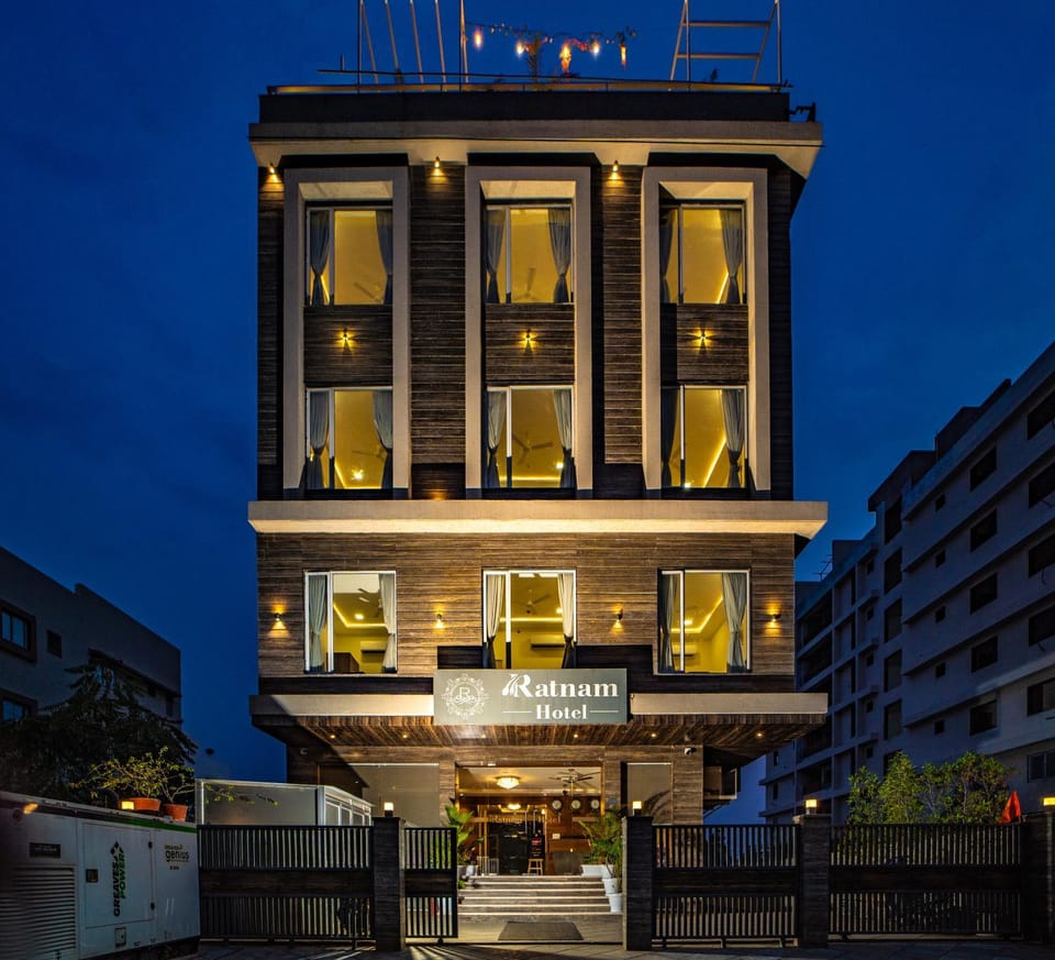 Facade/entrance