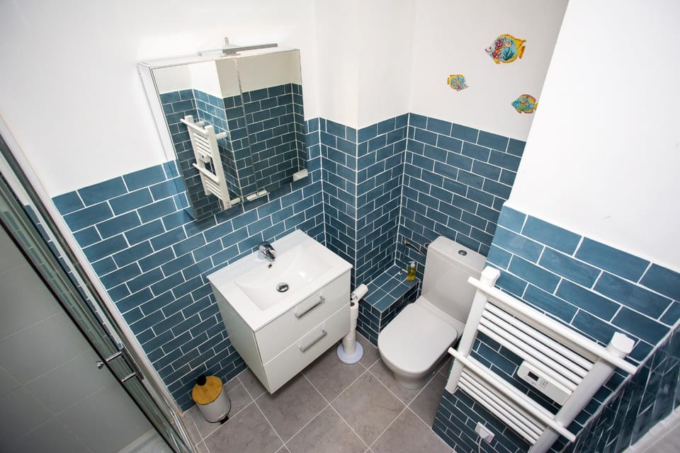 Shower, Bathroom, washing machine
