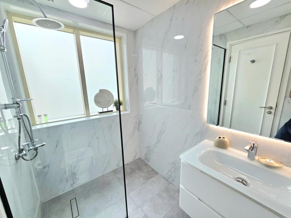 SUNRISE HOMES - Near JBR Walk & Beach - Lovely Studio Apartment in Dubai