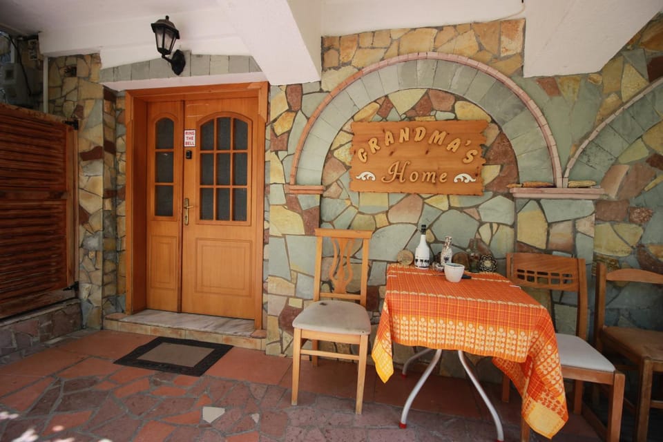 Property building, Patio, Dining area