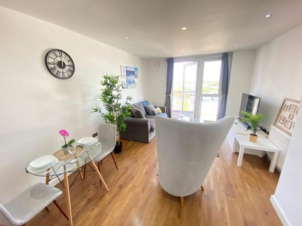 Living room, internet