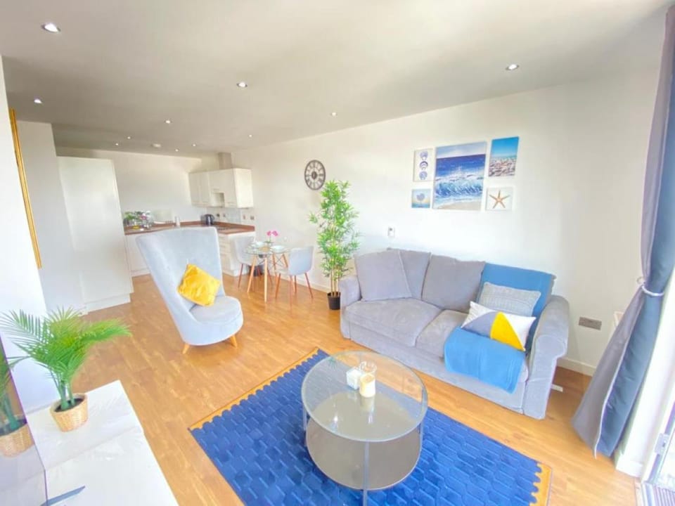 Living room, internet