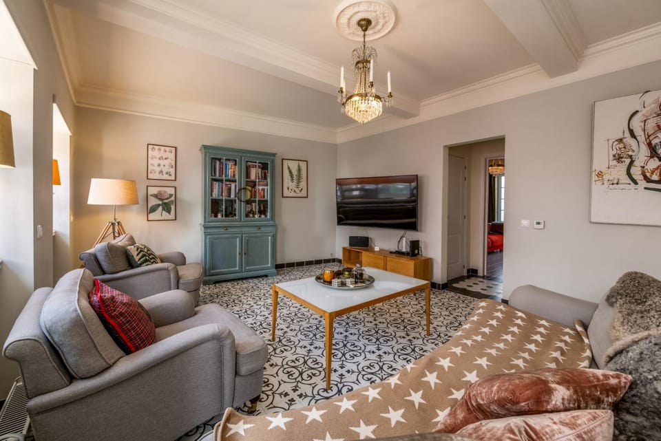 Communal lounge/ TV room