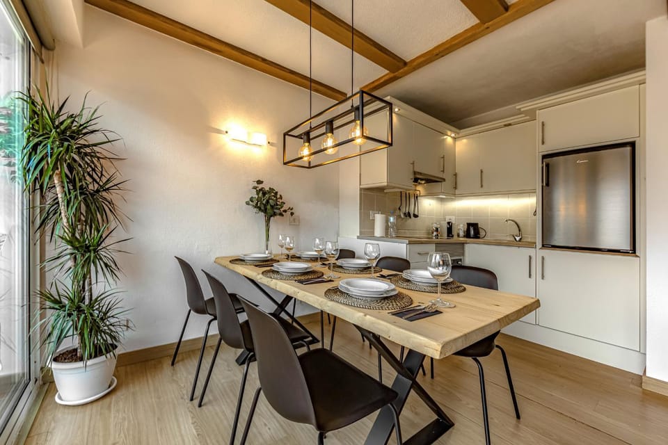 Dining area, kitchen
