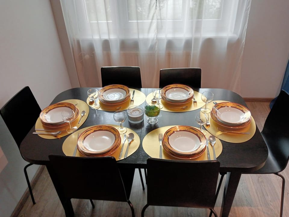 Food and drinks, Dining area, Food