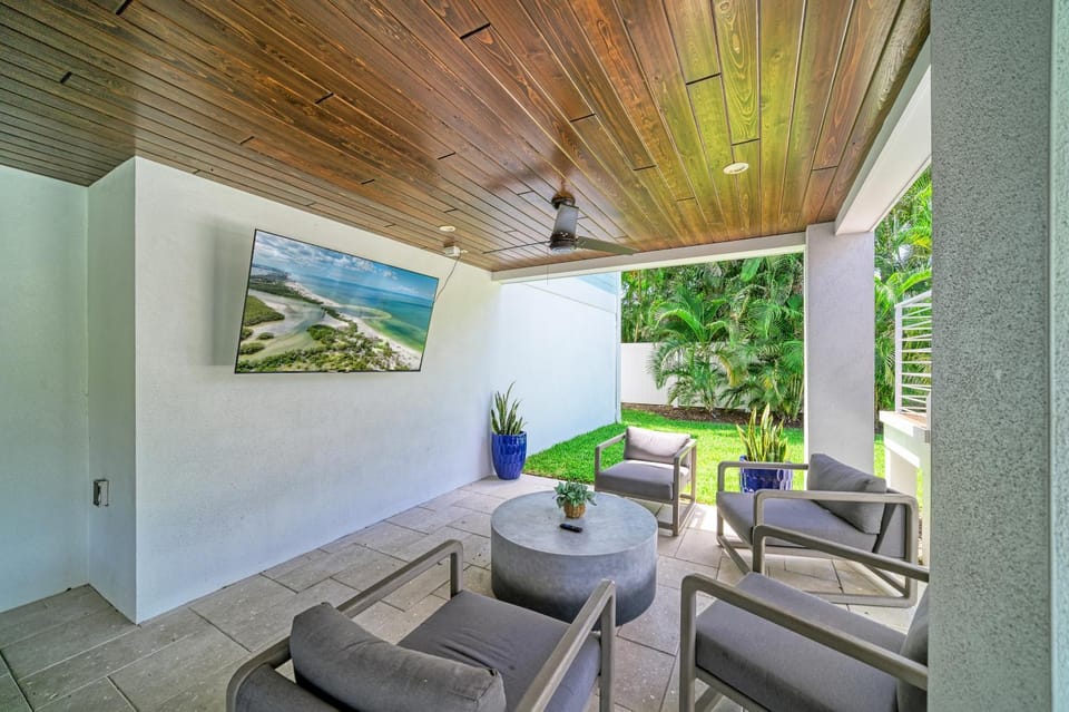 Sunshine & Good Times managed by Beach Retreats House in Bradenton Beach