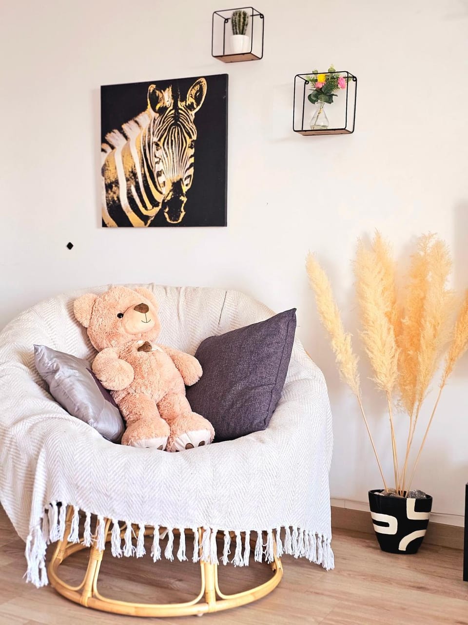 Living room, Decorative detail, Seating area