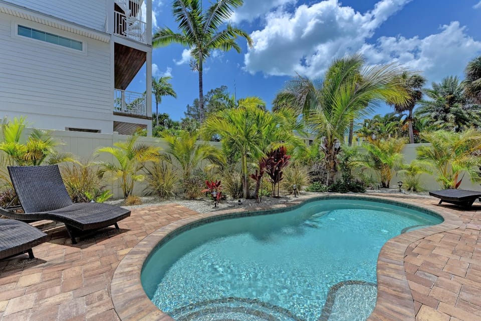 Paradise Found managed by Beach Retreats House in Holmes Beach