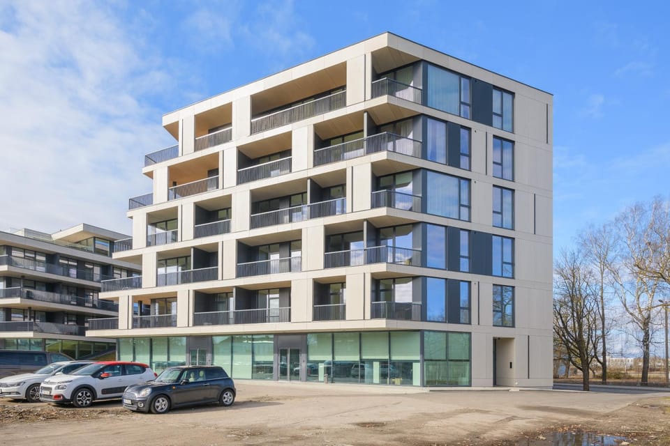 Property building, Day, Location