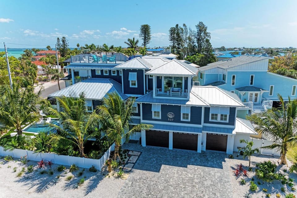 The TipSea Turtle managed by Beach Retreats House in Anna Maria Island
