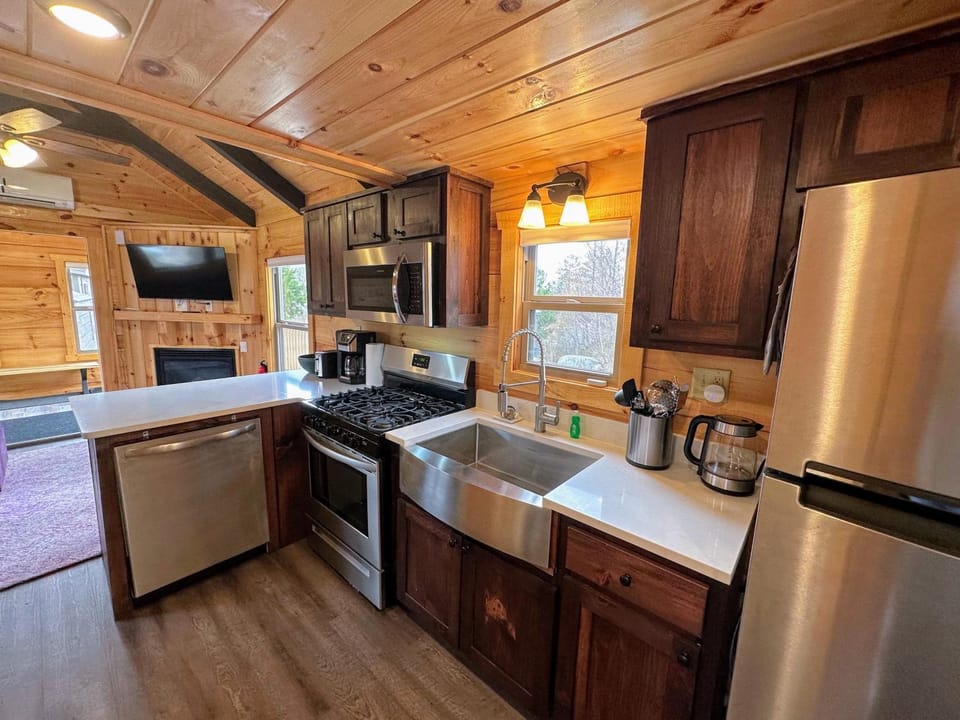 BMV6 Tiny Home village near Bretton Woods House in Twin Mountain